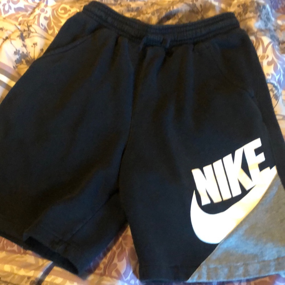 Nike xl boys shorts black